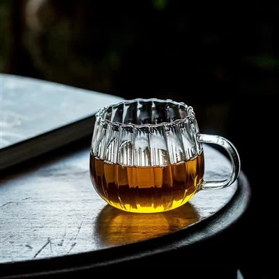 Mug Kaca Bergaris Vertikal